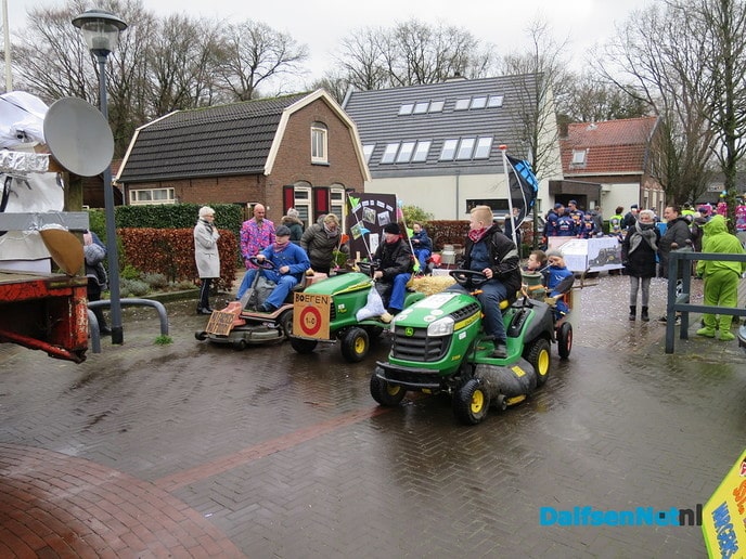 Ik zag ze vliegen tijdens de carnavalsoptocht in Hoonhorst - Foto: Wim