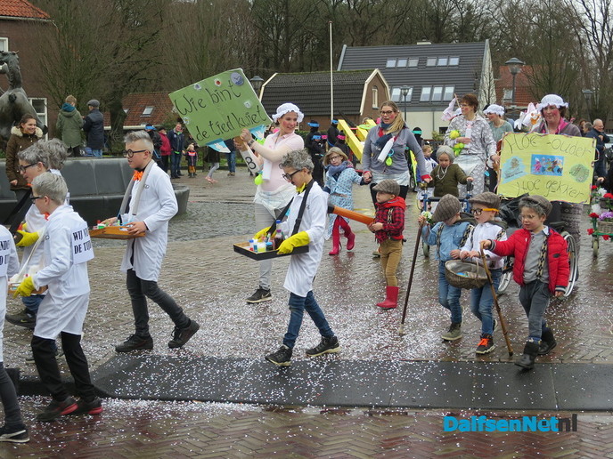 Ik zag ze vliegen tijdens de carnavalsoptocht in Hoonhorst - Foto: Wim