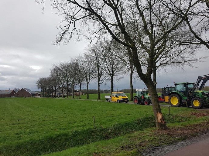 Boom kapot en schieve (update) - Foto: Gruune Jopie