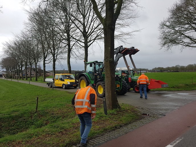 Boom kapot en schieve (update) - Foto: Gruune Jopie