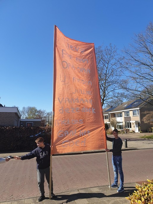 Kinderen en kleinkinderen verrassen Jans en Alie - Foto: Eigen geleverde foto