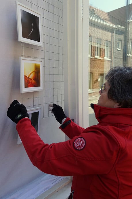 Nieuwe expositie in vitrines AH Dalfsen - Foto: Paul Scholten