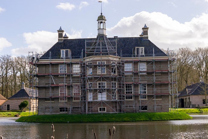 Huize (paleis) den Berg in de steigers - Foto: Paul Scholten