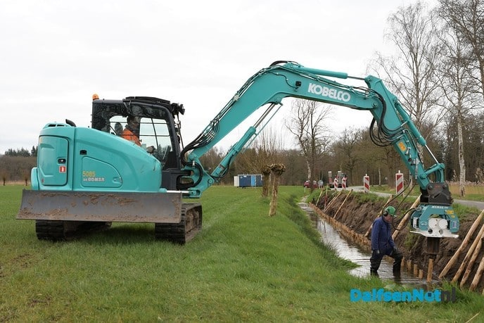 Update Wal valt in de sloot - Foto: Johan Bokma