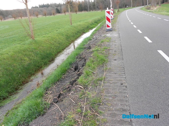 Wal valt in de sloot