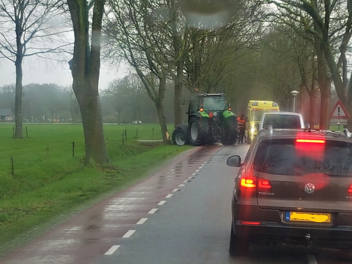 Boom kapot en schieve (update) - Foto: Gruune Jopie