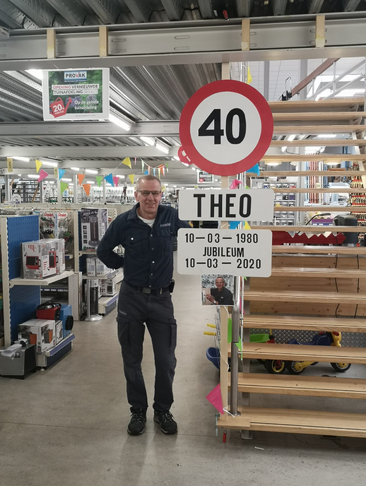 (Binnenkort) groot feest in Dalfsen: Theo vandaag 40 jaar bij Provak - Foto: Ingezonden foto