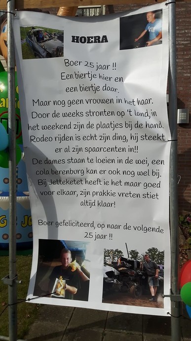 Mini panne 25 jaar met een tuin vol met spullen