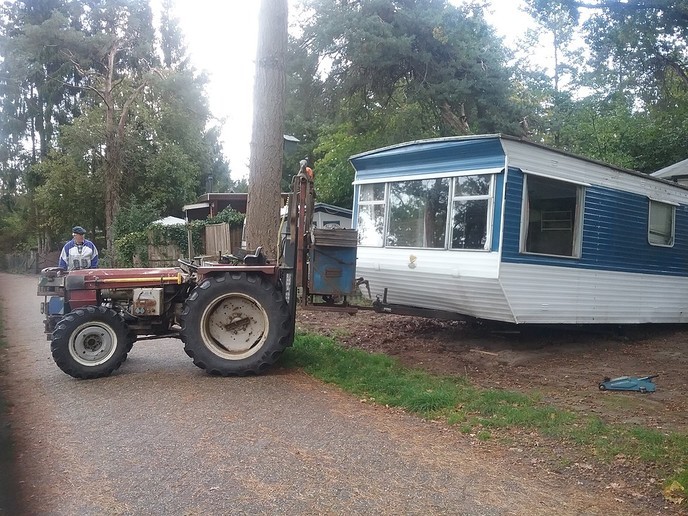 Oudere caravans ruimen het veld - Foto: Ingezonden foto