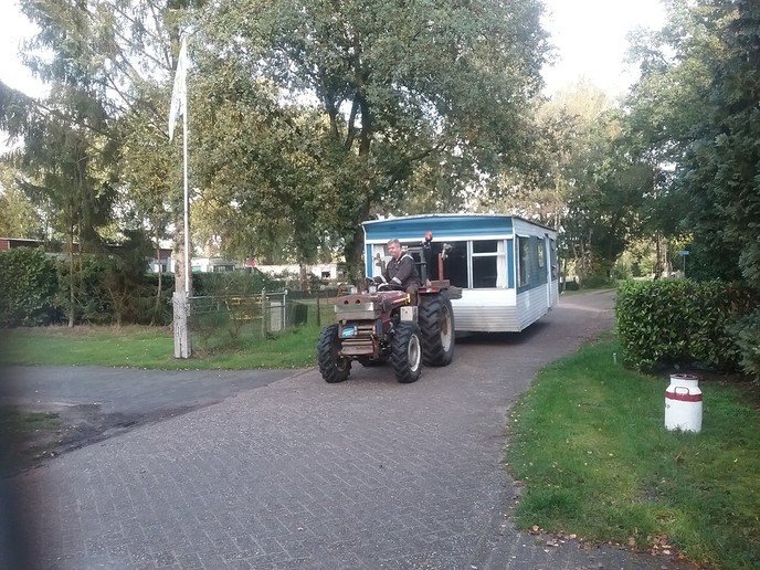 Oudere caravans ruimen het veld - Foto: Ingezonden foto