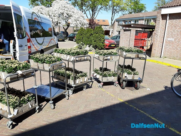 Bewoners en medewerkers verrast door Stichting Vrienden van Rosengaerde - Foto: Ingezonden foto