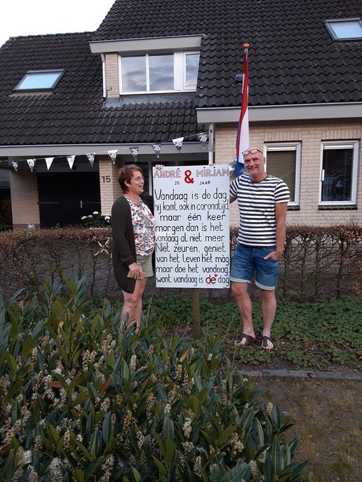 Zilveren bruidspaar - Foto: Ingezonden foto