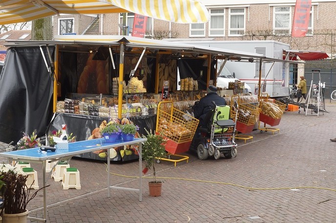 Neem afstand, ook op de markt - Foto: Ingezonden foto