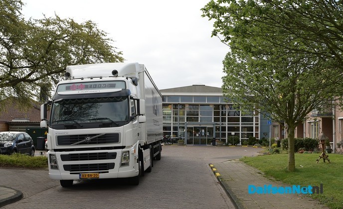 Zanger verrast bewoners  Rosengaerde - Foto: Johan Bokma