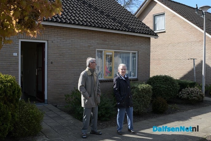 Zanger verrast bewoners  Rosengaerde - Foto: Johan Bokma