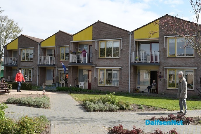 Zanger verrast bewoners  Rosengaerde - Foto: Johan Bokma