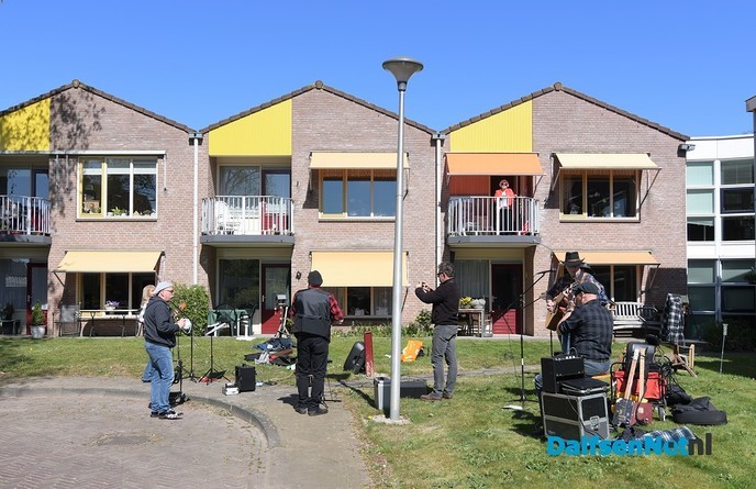 Rosengaerde swingt op muzikale klanken - Foto: Johan Bokma