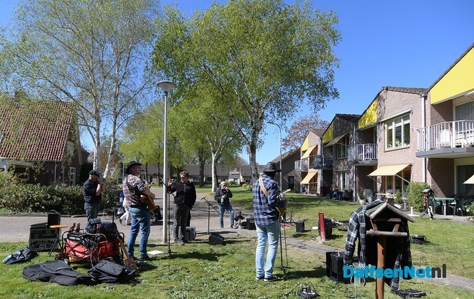 Rosengaerde swingt op muzikale klanken - Foto: Johan Bokma