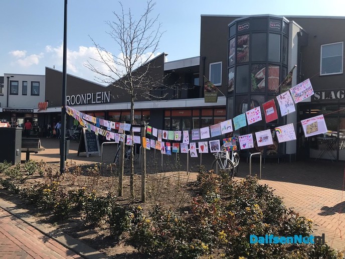 P.c.b. de Regenboog kleurt het Kroonplein - Foto: Ingezonden foto
