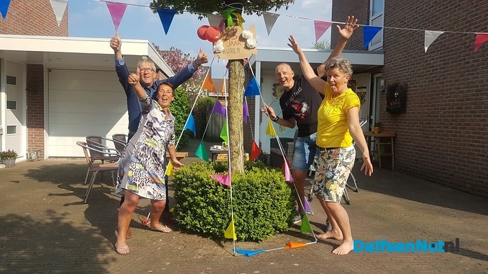 25 jaar buren in de Waanderskamp - Foto: Ingezonden foto