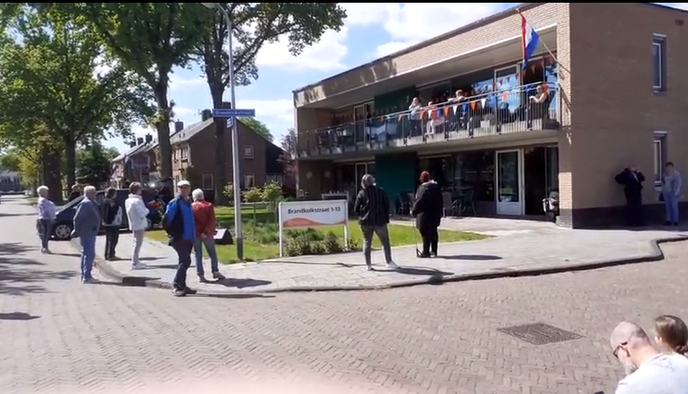 Aalt Westerman zong bij woon-zorg Philadelphia - Foto: Ingezonden foto