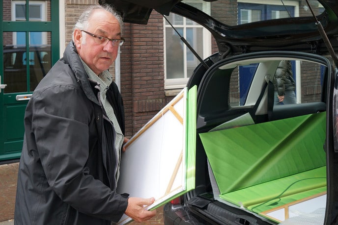 Bert-René Brinkman exposeert in vitrines AH - Foto: Paul Scholten
