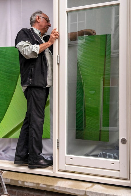 Bert-René Brinkman exposeert in vitrines AH - Foto: Paul Scholten