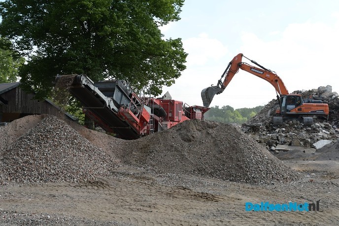 Puin breken op de voormalige locatie Timmerman - Foto: Johan Bokma