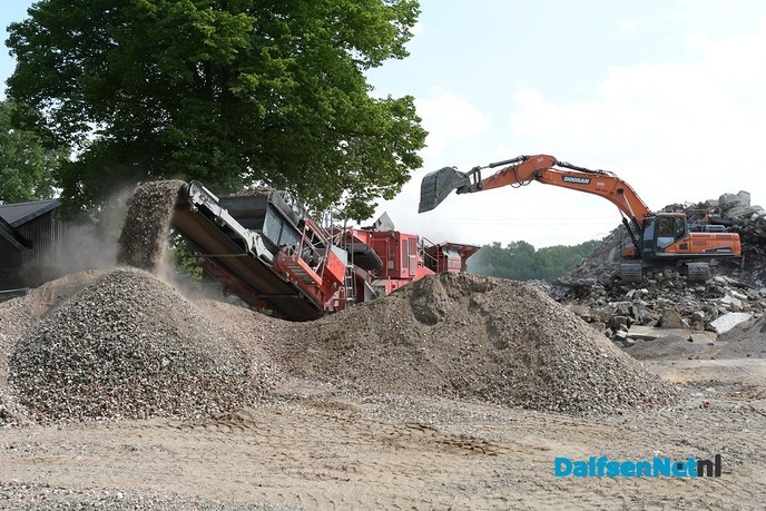 Puin breken op de voormalige locatie Timmerman - Foto: Johan Bokma