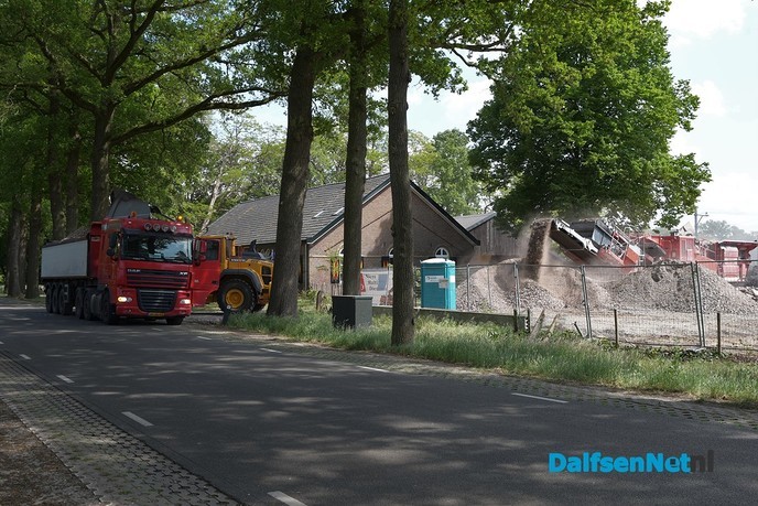 Puin breken op de voormalige locatie Timmerman - Foto: Johan Bokma