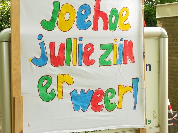 Er staan weer fietsen op de schoolpleinen
