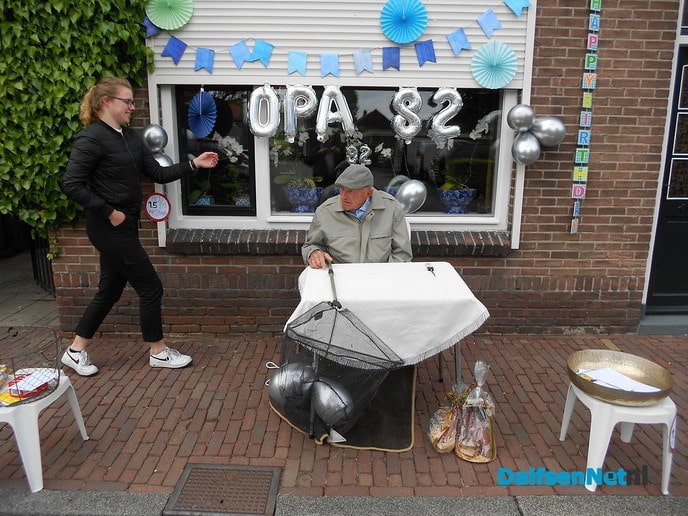 Veel volk in de Emmastraat
