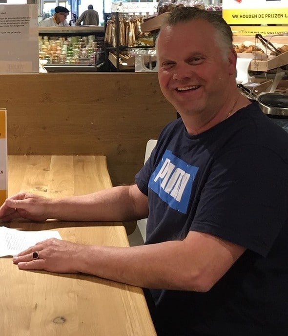 Nieuwe sponsor coachjassen VV Hoonhorst - Foto: Eigen geleverde foto