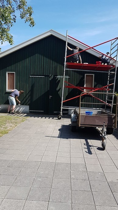 Jongeren Vilsteren druk aan het schilderen - Foto: Eigen geleverde foto