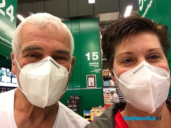 Schweinehaxe eten met mondkapje lukt ook op moederdag niet - Foto: Eigen geleverde foto