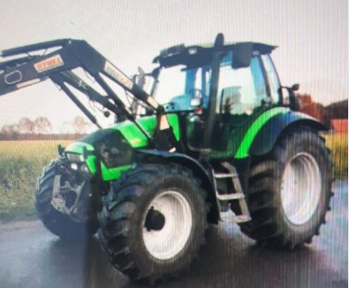 Diefstal trekker met voorlader - Foto: Politie Vechtdal