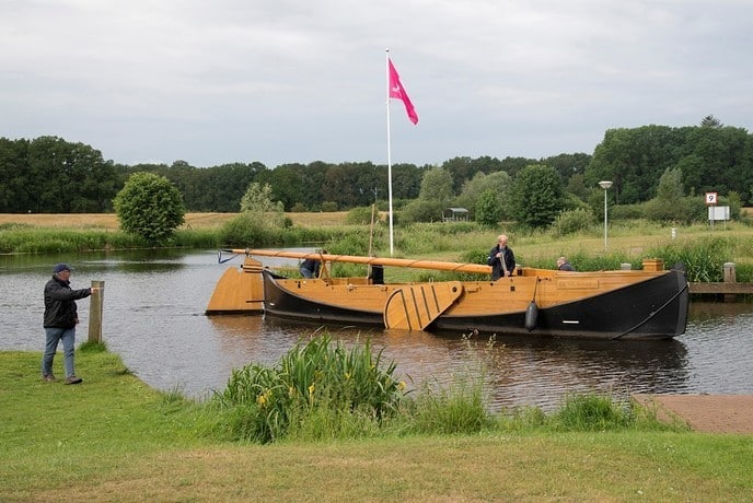 De Dalfser zomp even uit de Vecht en uit de vaart - Foto: Geert Bistervels