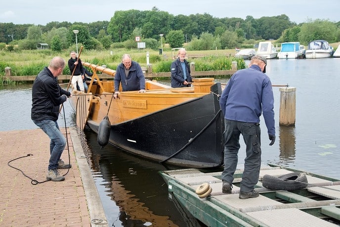 De Dalfser zomp even uit de Vecht en uit de vaart - Foto: Geert Bistervels