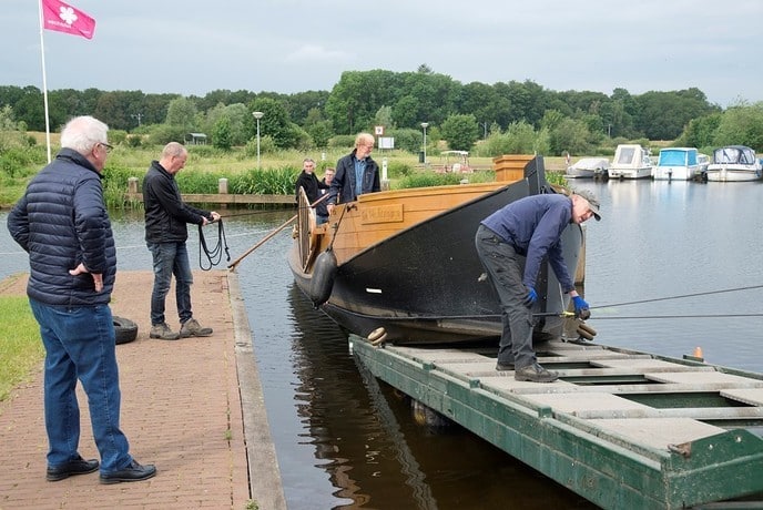 De Dalfser zomp even uit de Vecht en uit de vaart - Foto: Geert Bistervels