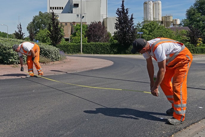 Belijning Koesteeg/Rondweg is weer oké - Foto: Paul Scholten