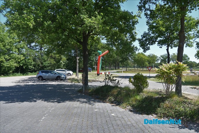 Dalfsen geniet weer op het terras in de zon bij 24 graden - Foto: Johan Bokma
