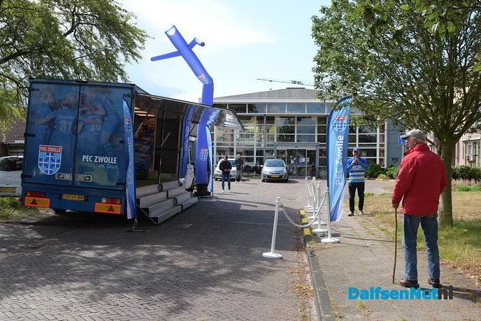 The voice of Zwolle trad vanmorgen op bij de Rosengaerde - Foto: Johan Bokma
