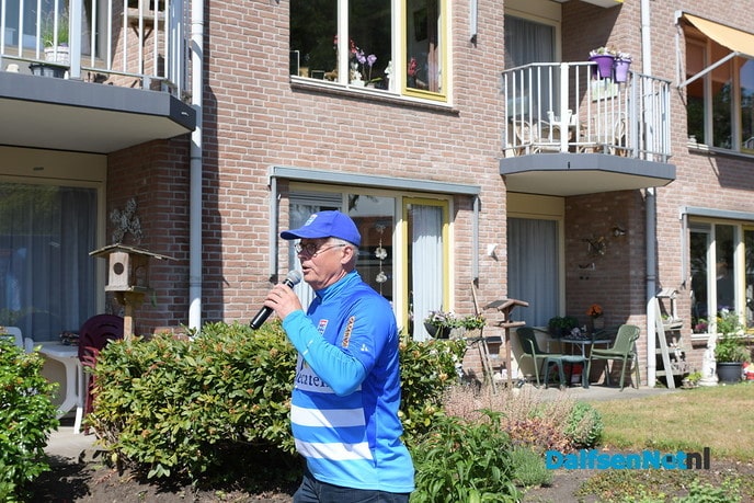 The voice of Zwolle trad vanmorgen op bij de Rosengaerde - Foto: Johan Bokma