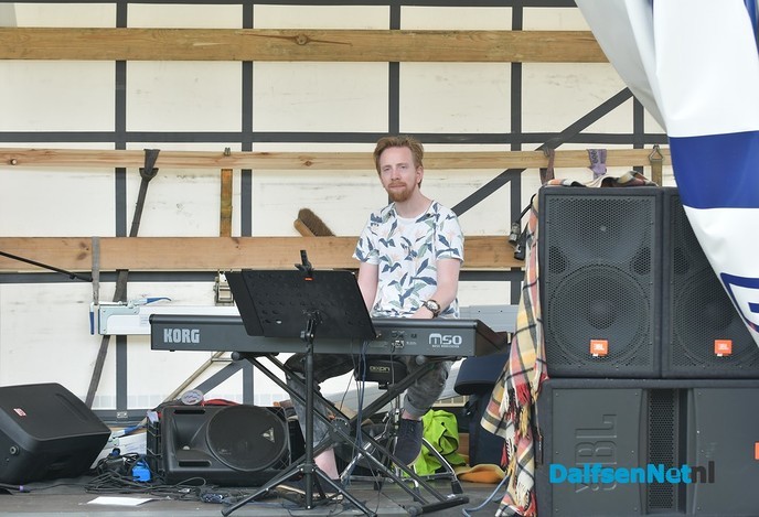 De band Discover verrast bewoners en personeel Zorgcentrum Rosengaerde - Foto: Johan Bokma