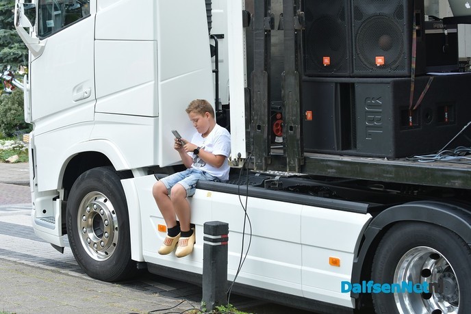 De band Discover verrast bewoners en personeel Zorgcentrum Rosengaerde - Foto: Johan Bokma
