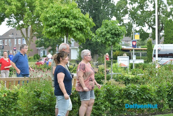 De band Discover verrast bewoners en personeel Zorgcentrum Rosengaerde - Foto: Johan Bokma