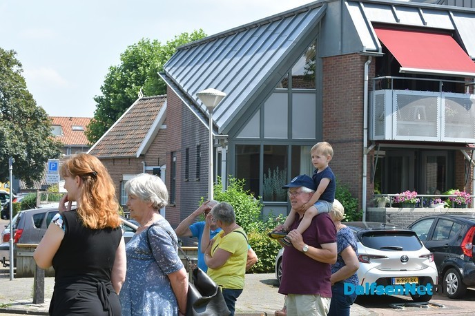 De band Discover verrast bewoners en personeel Zorgcentrum Rosengaerde - Foto: Johan Bokma