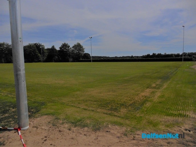 Borden voetbalveld Hoonhorst ingepakt