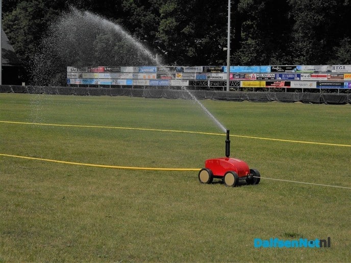 Borden voetbalveld Hoonhorst ingepakt