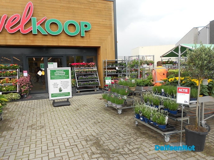 Als ze me missen ben ik bloemen aan het bewateren